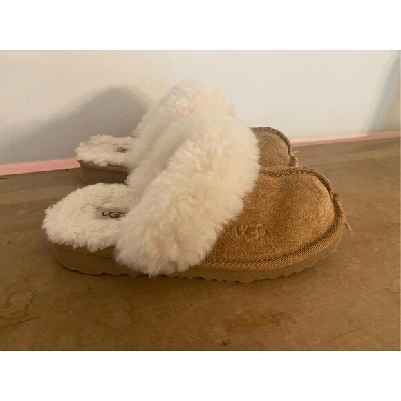 UGG Cozy Il size 12 kids girls slippers shoes - Picture 1 of 7